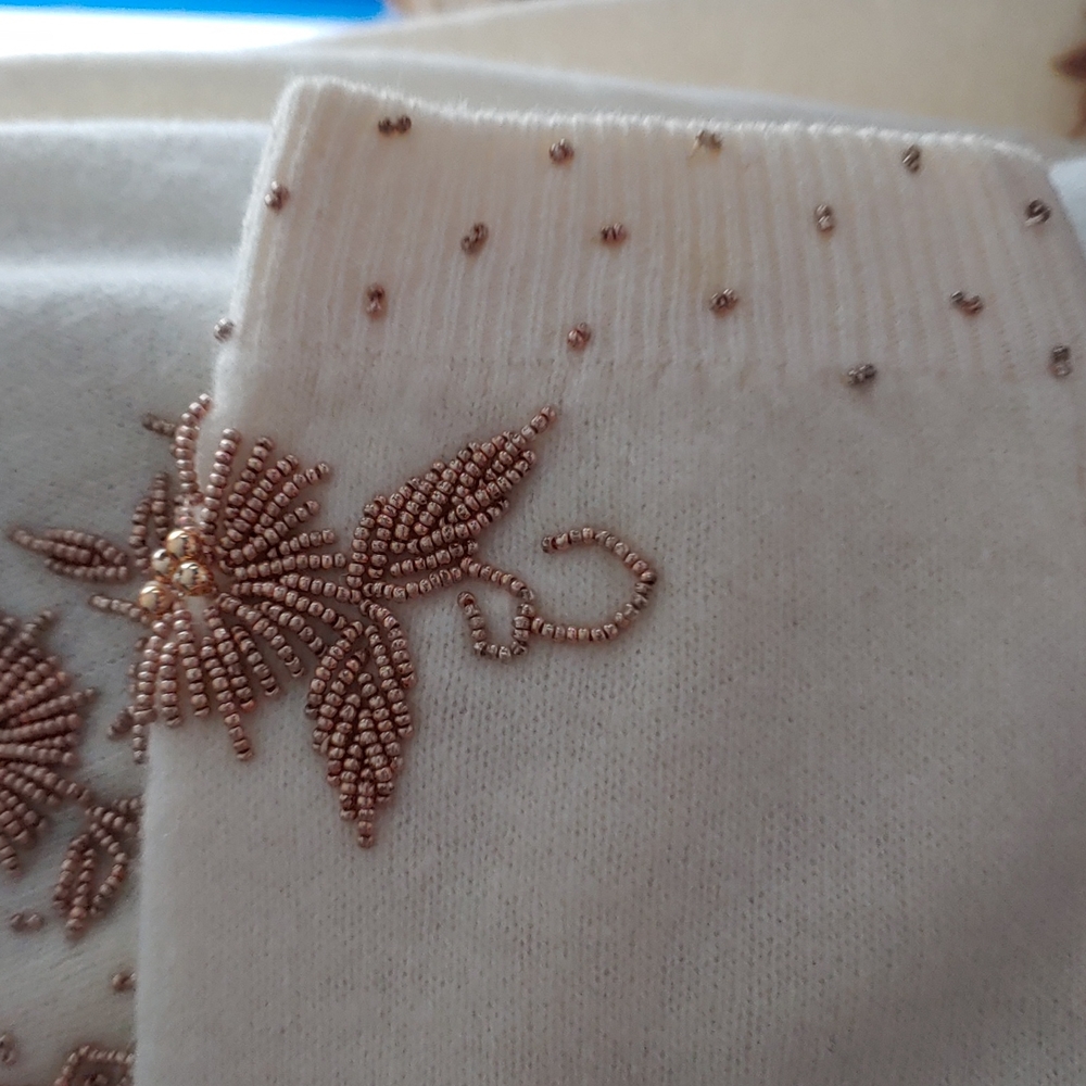 Sweater - Picture 4 of 6